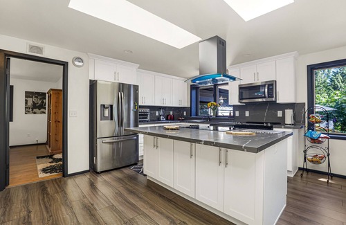 Duvall Haus | Experience Duvall charm near Evergreen State Fairgrounds