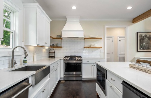 Samantha Haus | Experience Lakeside Bliss: Luxury Main House and Charming Guest House with Breathtaking Lake Views