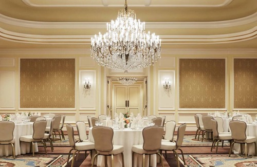 Downtown Salt Lake City Hotel | Experience Modern Comfort: Room w/ Cozy Beds & Pool Access