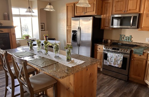 Eagle Mountain Wohnung | Experience the best views of Eagle Mountain from the comfort of this haven.