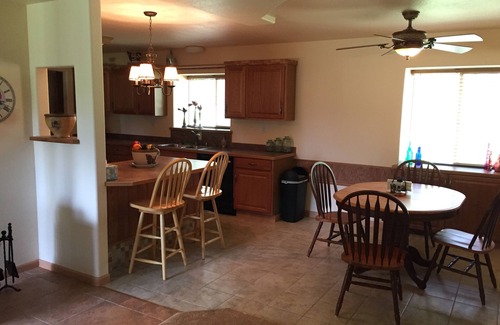 Athol Haus | Erleben Sie den Lebensunterhalt in einem Strohballenhaus.