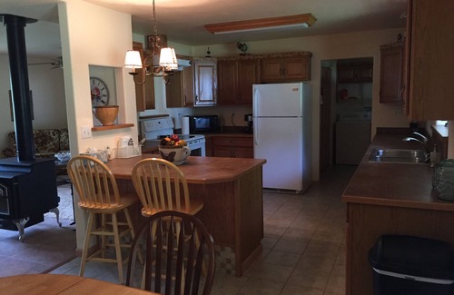 Athol Haus | Erleben Sie den Lebensunterhalt in einem Strohballenhaus.