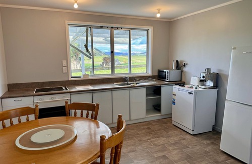 Waerenga Sonstige | Experience the country life, on a working dairy/dry stock farm with a view