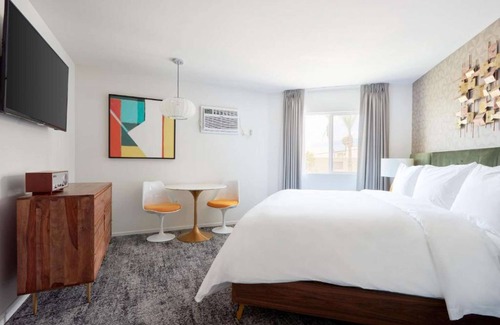 Little Tuscany Hotel | Experience The Magic Of Palm Springs | Pool