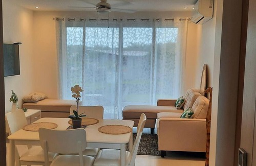 Jaco Wohnung | Experimente místico en este apartamento increíble con vista al lago