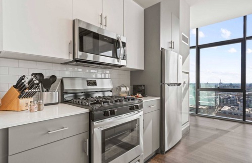 West Loop Wohnung | Modern 2BR with City Views - Pool, Gym & Terrace