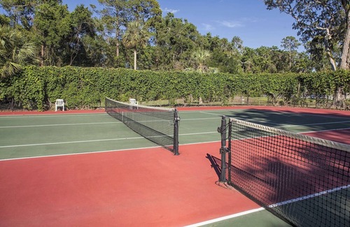 Shipyard Plantation Villa | Explore Hilton Head from 2BR with Kitchen, Pool, Bikes & Nearby Outdoor Fun