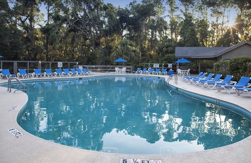 Shipyard Plantation Villa | Explore Hilton Head from 2BR with Kitchen, Pool, Bikes & Nearby Outdoor Fun