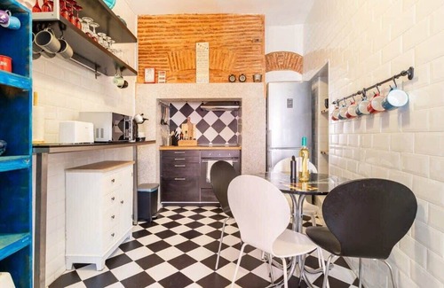 Se Wohnung | Explore Lisbon from an Artistic Alfama Home