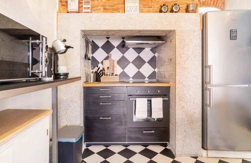 Se Wohnung | Explore Lisbon from an Artistic Alfama Home