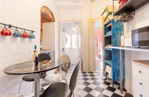Se Wohnung | Explore Lisbon from an Artistic Alfama Home