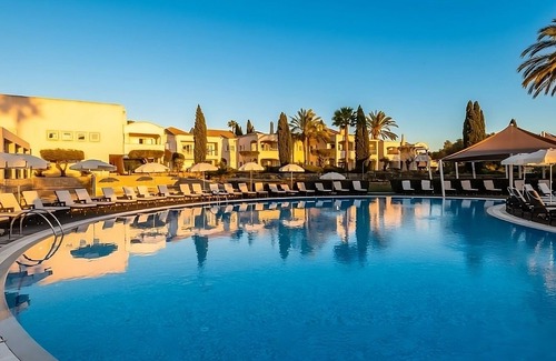 Estombar Haus | Explore More of Estômbar! Comfortable 2BR Aprt w/Kitchen & Patio! 3 Onsite Pools