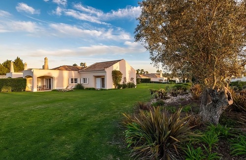 Estombar Haus | Explore More of Estômbar! Comfortable 2BR Aprt w/Kitchen & Patio! 3 Onsite Pools