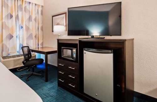 Blaine Haus | Explore the Outdoors, 4 Modern Units, Short Drive to Oglebay, Wheeling Park