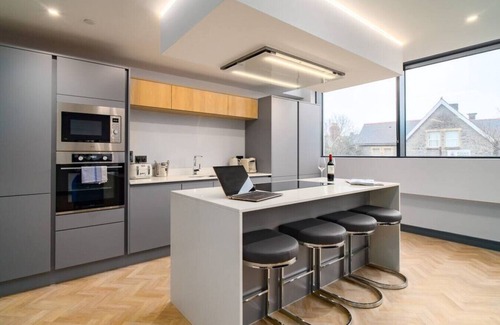 Penarth Wohnung | Exquisite 2 Bed Duplex Apt | Secure Parking | Gym