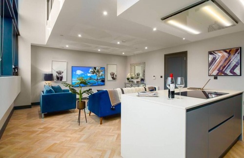 Penarth Wohnung | Exquisite 2 Bed Duplex Apt | Secure Parking | Gym