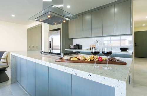 Libertad Eigentumswohnung | Exquisite 3-Bedroom, 2-Bath Oasis with Ocean View in Cabo San Lucas