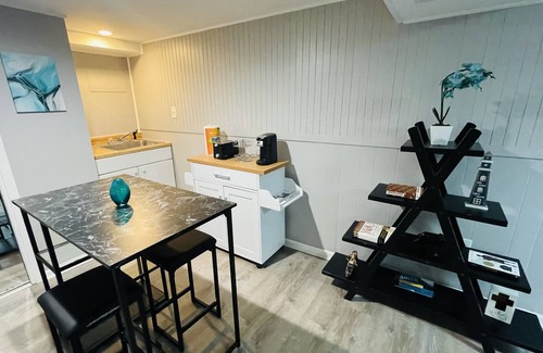 Glenview Haus | Exquisite Getaway Basement Suite in Serene Glenview