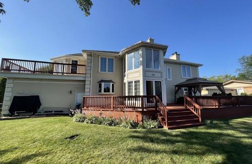 Glenview Haus | Exquisite Getaway Basement Suite in Serene Glenview