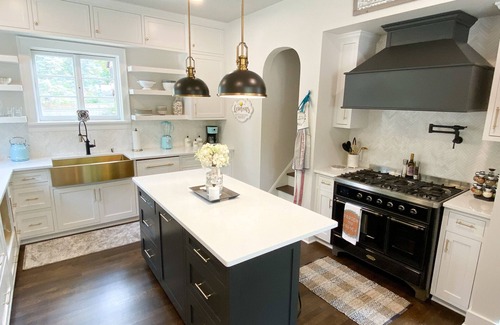 Oconomowoc Haus | Exquisite Newly Renovated Historic Lake Country Home - Maison La Belle