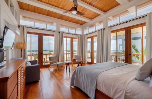 San Pedro Hotel | Exquisite Villa Retreat w/ Swimming Pool Near Marine Reserves for Whole Family!