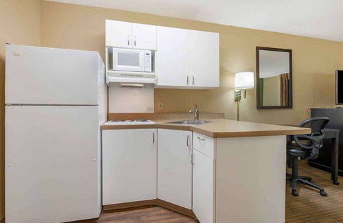 Crosswoods Hotel | Extended Stay America Select Suites - Columbus - Worthington