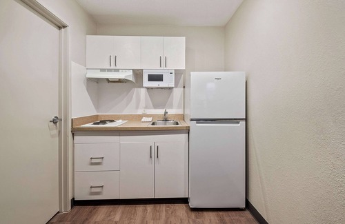 Ludlam Hotel | Extended Stay America Suites Miami Airport Blue Lagoon