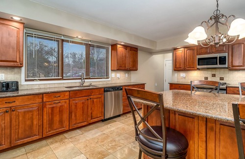 Elgin Haus | * Extended Stay * Elgin Home w / ARCADE & 7 Betten!