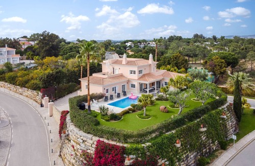 Quinta do Lago Haus | Extraordinary Villa on an elevated position in Quinta do Lago.