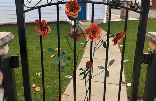 Grants Pass Wohnung | Brandneues kontinentales Frühstück! (Rose Studio B)