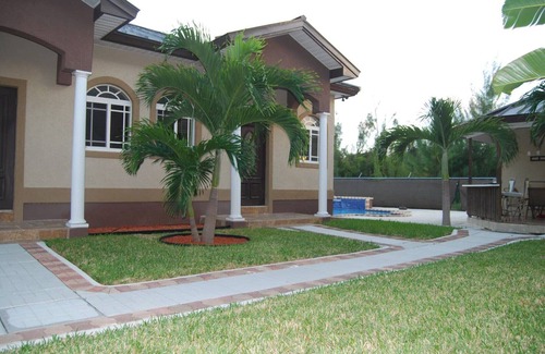 Bell Channel Bay Haus | EZ VILLE @TAINO BEACH Lucaya