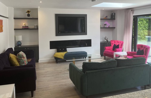 Silverstone Haus | F1 Silverstone Bolthold, Walk to the Circuit!