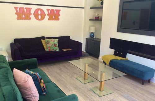 Silverstone Haus | F1 Silverstone Bolthold, Walk to the Circuit!