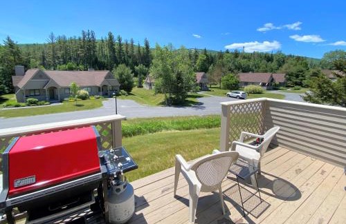 Bretton Woods Haus | F14 Bretton Woods Condo along golf course short walk from Omni Mount Washington Hotel