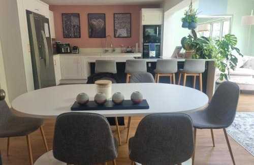 Peterborough Haus | Fab 2 double bed detached house