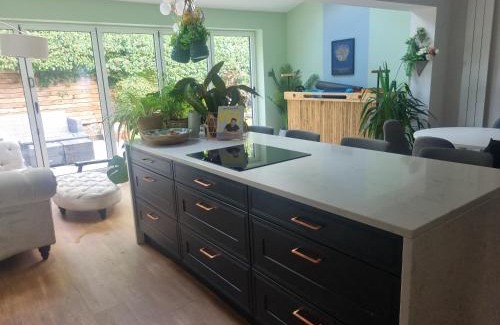 Peterborough Haus | Fab 2 double bed detached house