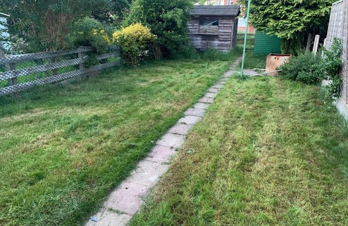 Heath Haus | Fab 5 Bedroom Home in Greater London & office space