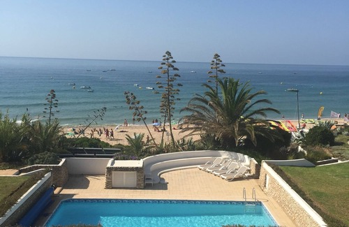 Praia da Luz Villa | Fabulous Large Beachfront Villa mit beheiztem Pool, Reinigungsservice, weitläufigen Garten
