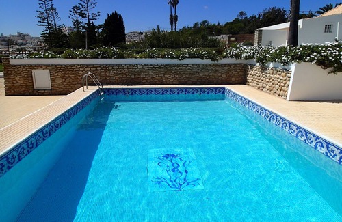 Praia da Luz Villa | Fabulous Large Beachfront Villa mit beheiztem Pool, Reinigungsservice, weitläufigen Garten
