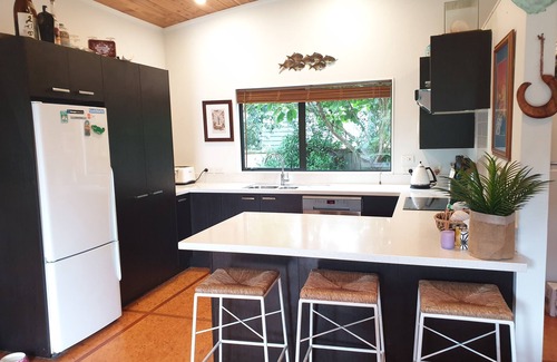 Whangapoua Haus | Fabulous kiwi bach 2min walk from beach