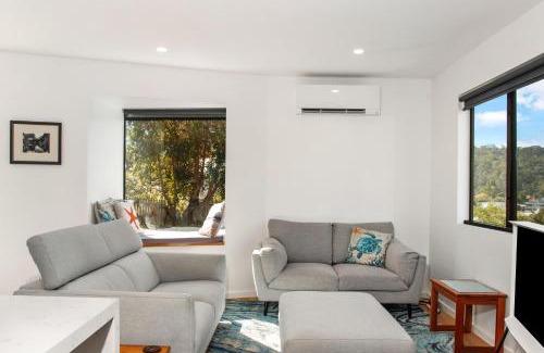 Kingston Beach Villa | Fabulous, New, Well Appointed Beach House