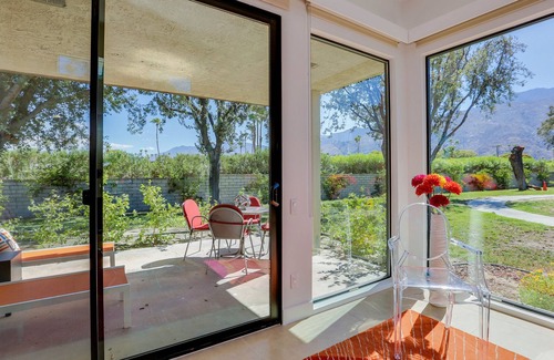 Sunrise Vista Chino Eigentumswohnung | Fabulous Remodel mit kühlem Palm Springs Vibe