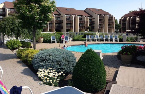 Port Clinton Eigentumswohnung | Fabulous two bedroom loft with lake view. Pool opens Mothers Day weekend