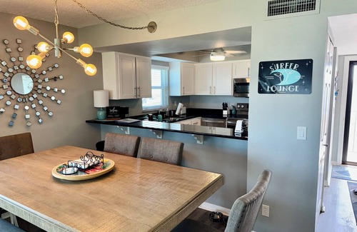 Breakers Eigentumswohnung | Sundance atemberaubende Aussicht, 1.-8. Juni Sonderpreis, Granit, Kingsize-Bett, großer Fernseher, Pool