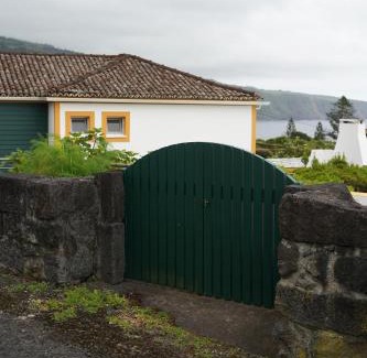 Capelo Haus | Faial Adega Lemos