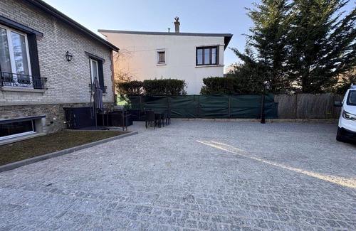 Maisons-Alfort Haus | Fair-Play Home 12 guests, garden, parking, billard