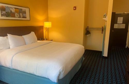 Suwanee Hotel | Fairfield Inn and Suites by Marriott Atlanta Suwanee