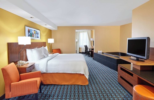 Lombard Hotel | Fairfield Inn & Suites by Marriott Lombard