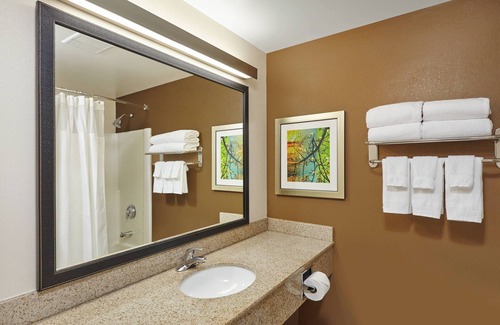 Lombard Hotel | Fairfield Inn & Suites by Marriott Lombard