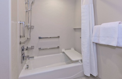 Alpine Center Hotel | Fairfield Inn & Suites by Marriott Grand Rapids North